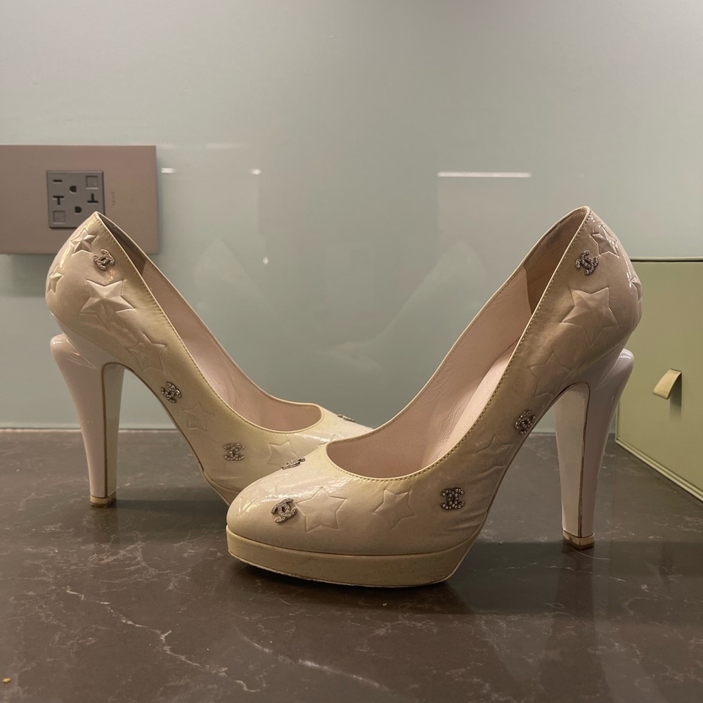 Chanel White Patent Glitter Crystal Comete Stars Pump Platform Heels: 38.5